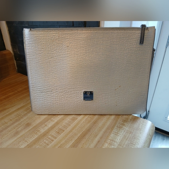 MCM RARE Studded Metallic Wristlset/Clutch - Picture 5 of 9